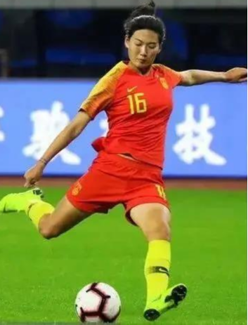 0208_082940_902.jpg 杨莉娜.jpg