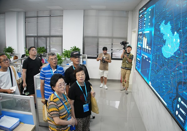 0825_100307_374.jpg 3.jpg