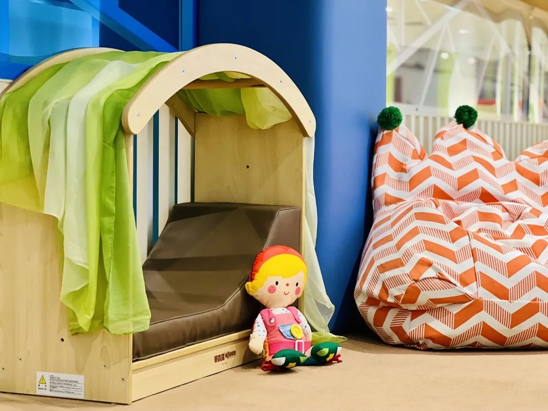 1018_143145_905.jpg 1018_143145_905.jpg