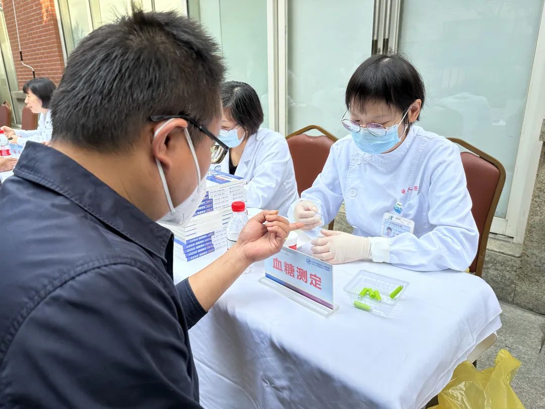 1017_141558_874.jpg 1017_141558_874.jpg