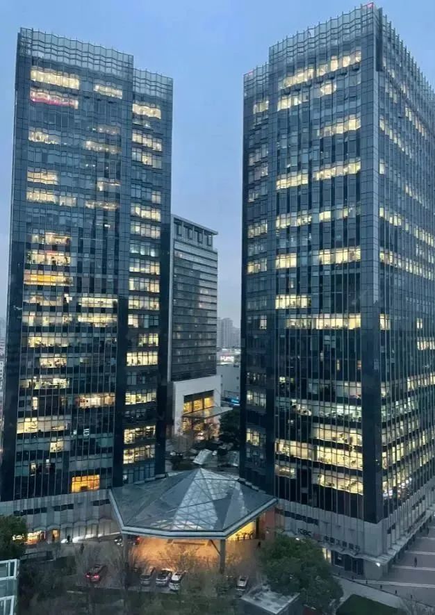 1207_152325_675.jpg 1207_152325_675.jpg